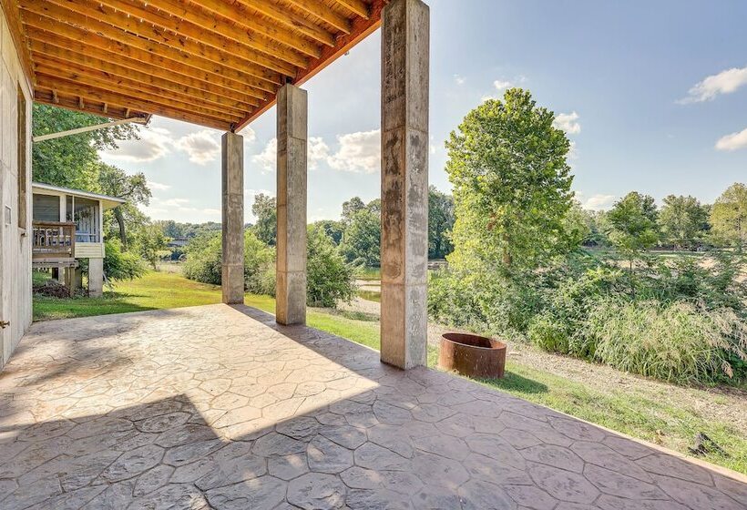 Magical Pineville Oasis: Gas Grill & Scenic Deck!