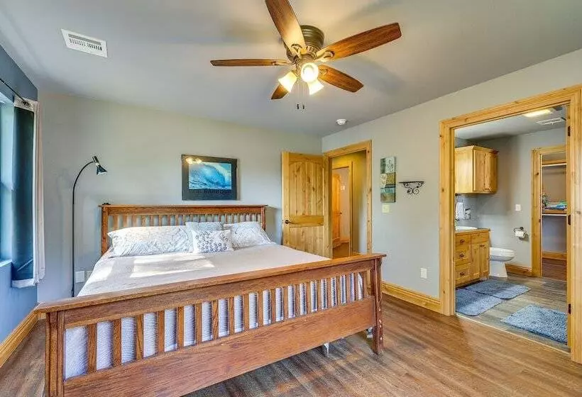 Magical Pineville Oasis: Gas Grill & Scenic Deck!