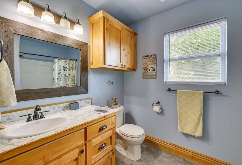 Magical Pineville Oasis: Gas Grill & Scenic Deck!