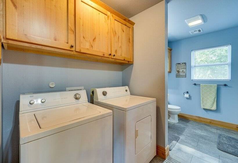 Magical Pineville Oasis: Gas Grill & Scenic Deck!