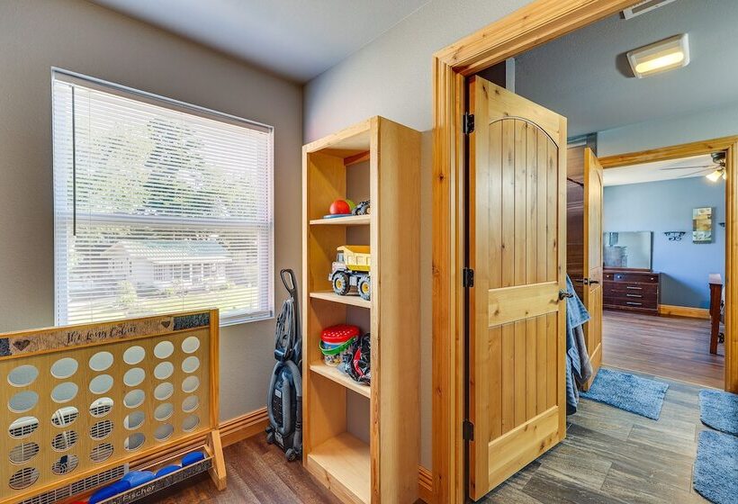 Magical Pineville Oasis: Gas Grill & Scenic Deck!