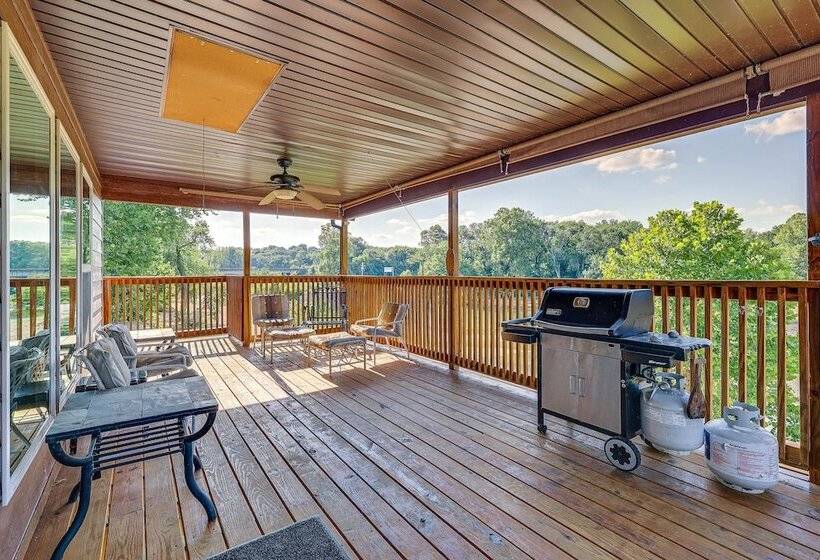 Magical Pineville Oasis: Gas Grill & Scenic Deck!
