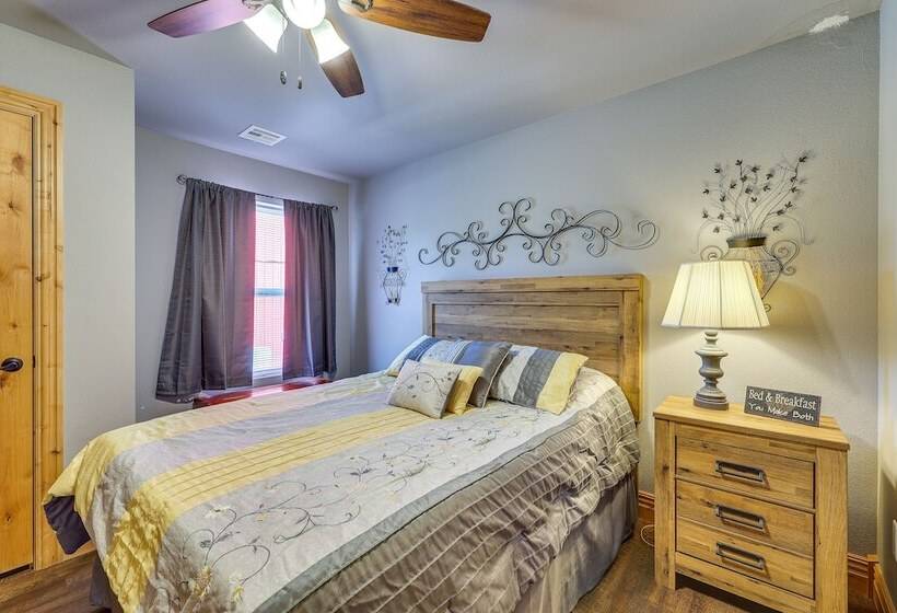 Magical Pineville Oasis: Gas Grill & Scenic Deck!