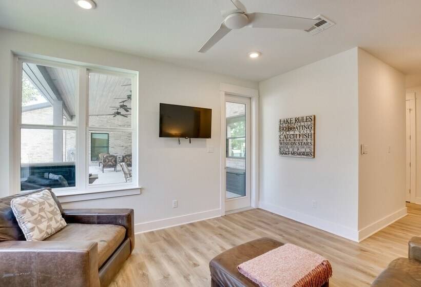 Pool, Hot Tub & Views: Malakoff Gem On Cedar Creek