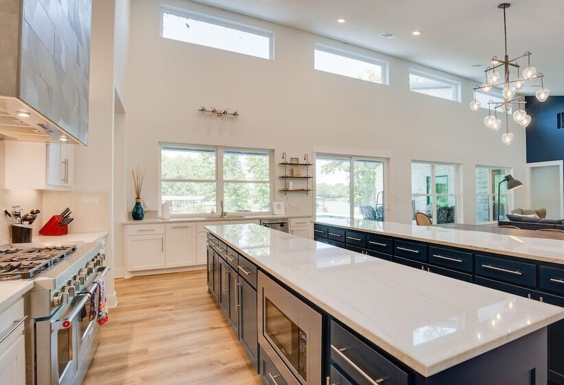 Pool, Hot Tub & Views: Malakoff Gem On Cedar Creek