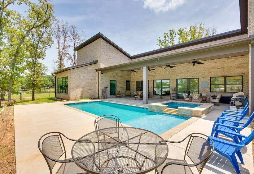 Pool, Hot Tub & Views: Malakoff Gem On Cedar Creek