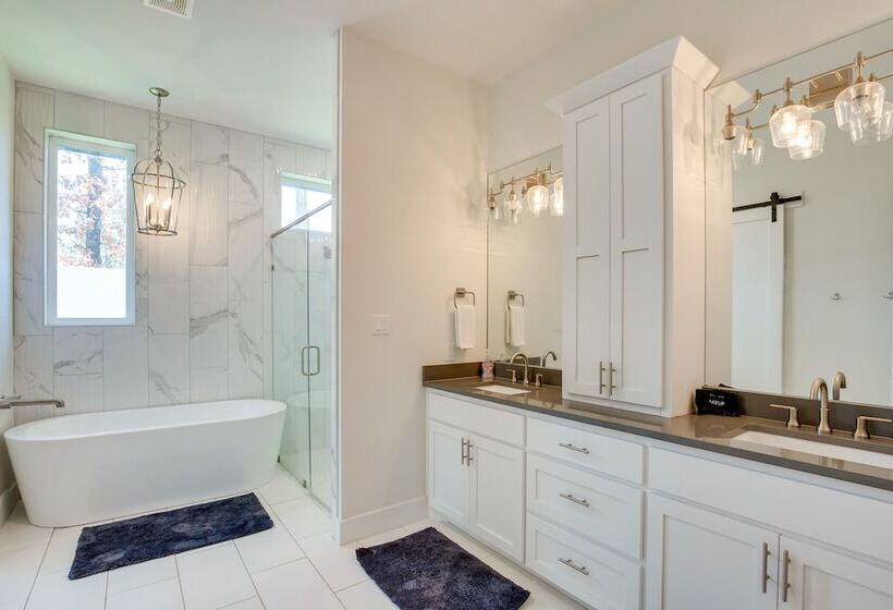 Pool, Hot Tub & Views: Malakoff Gem On Cedar Creek