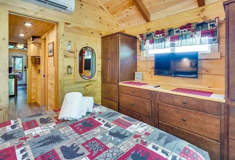 7 Mi To Lake Lure: Mill Spring Cabin W/ Hot Tub