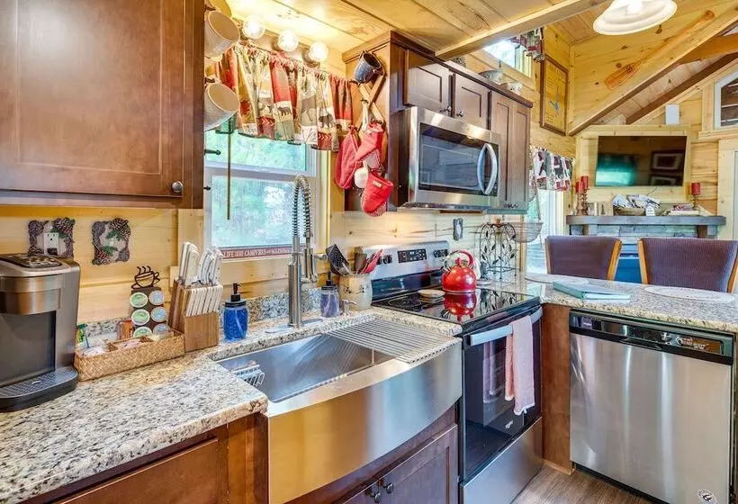 7 Mi To Lake Lure: Mill Spring Cabin W/ Hot Tub
