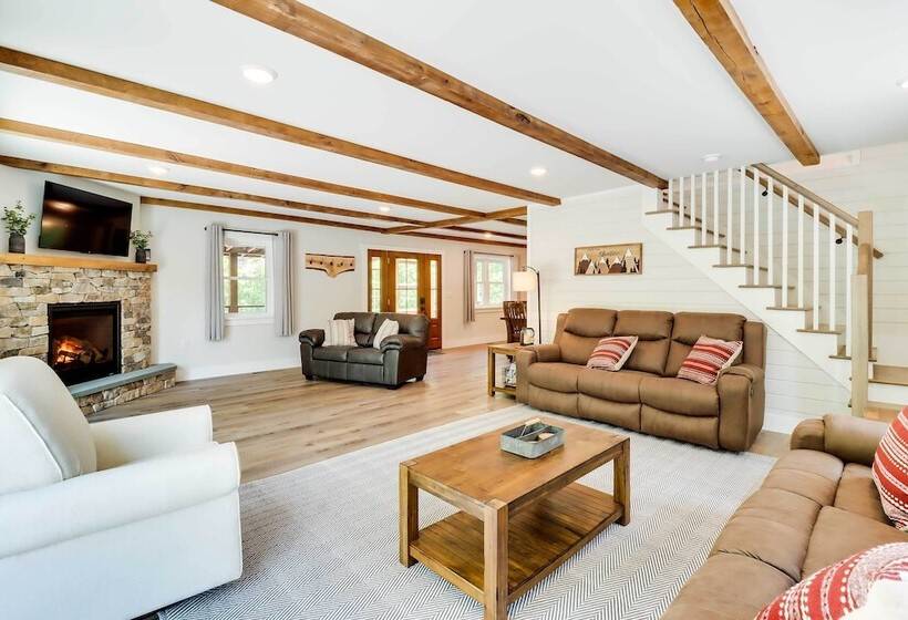 Milton Cabin W/ Fire Pit & Pickleball Court!