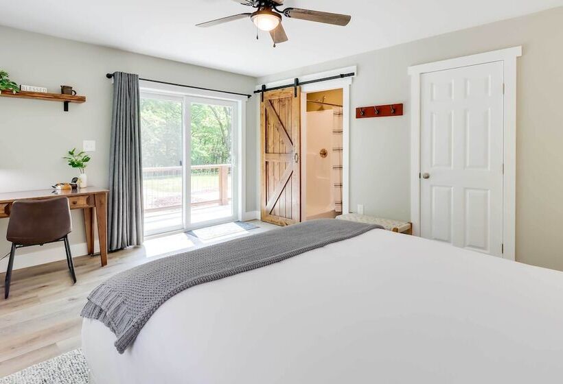 Milton Cabin W/ Fire Pit & Pickleball Court!