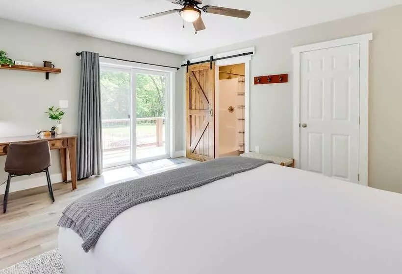 Milton Cabin W/ Fire Pit & Pickleball Court!