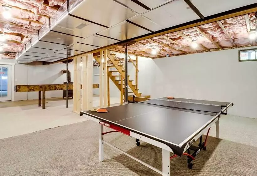 Milton Cabin W/ Fire Pit & Pickleball Court!