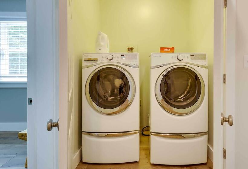 Milton Cabin W/ Fire Pit & Pickleball Court!