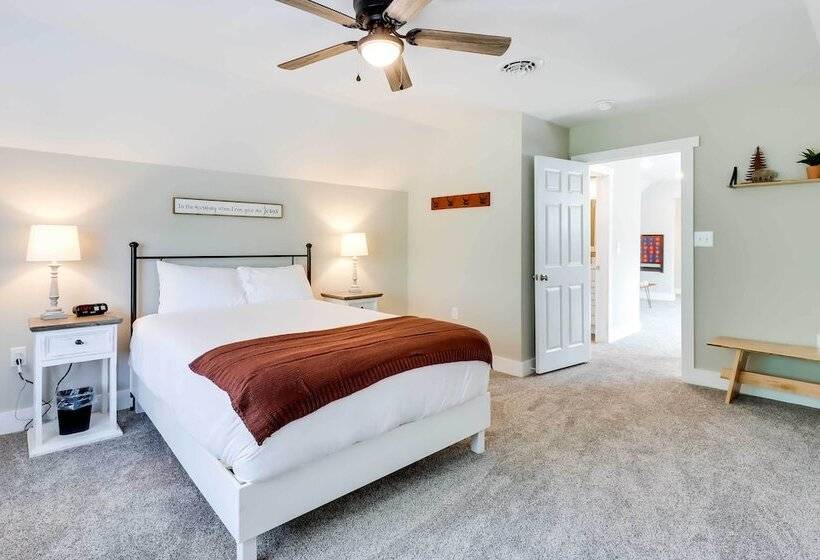 Milton Cabin W/ Fire Pit & Pickleball Court!