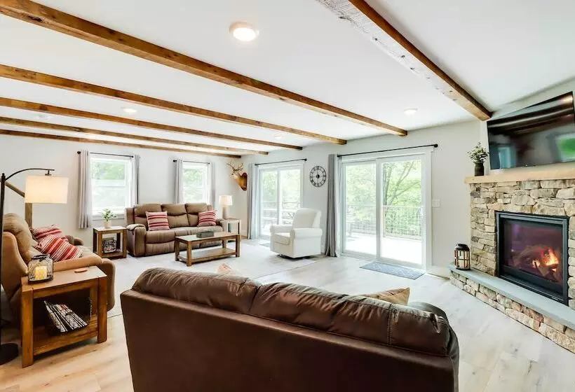 Milton Cabin W/ Fire Pit & Pickleball Court!