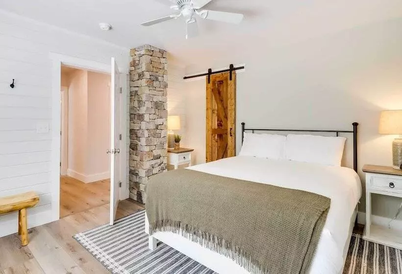 Milton Cabin W/ Fire Pit & Pickleball Court!