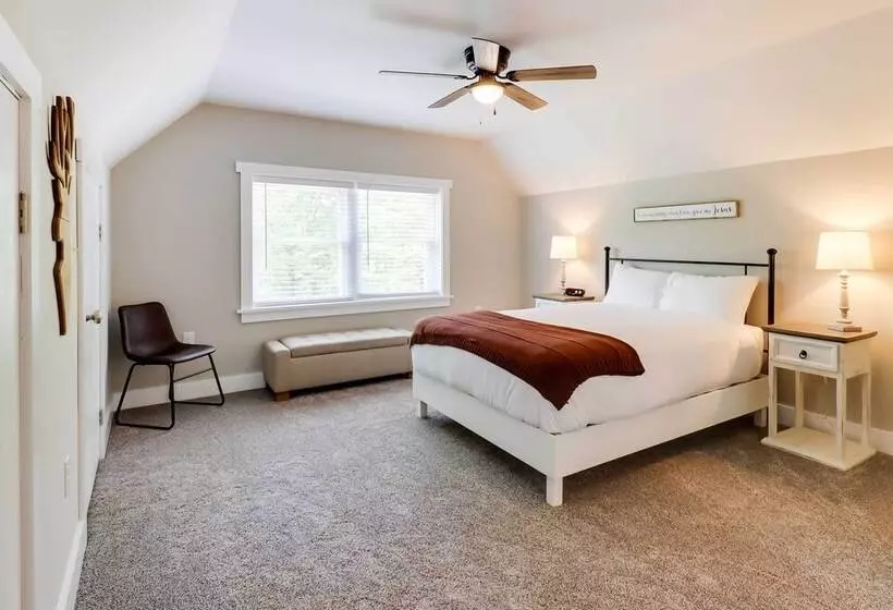 Milton Cabin W/ Fire Pit & Pickleball Court!