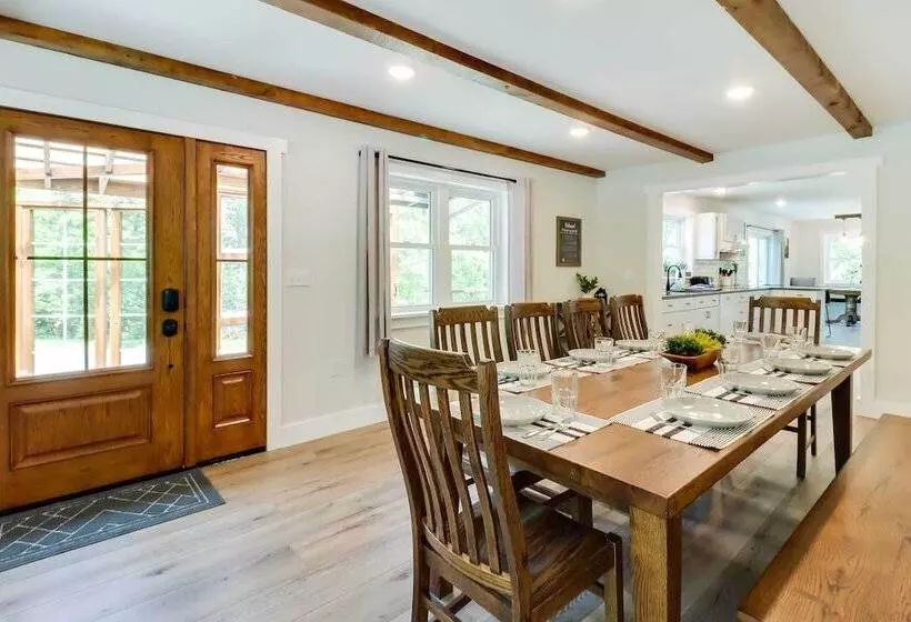 Milton Cabin W/ Fire Pit & Pickleball Court!