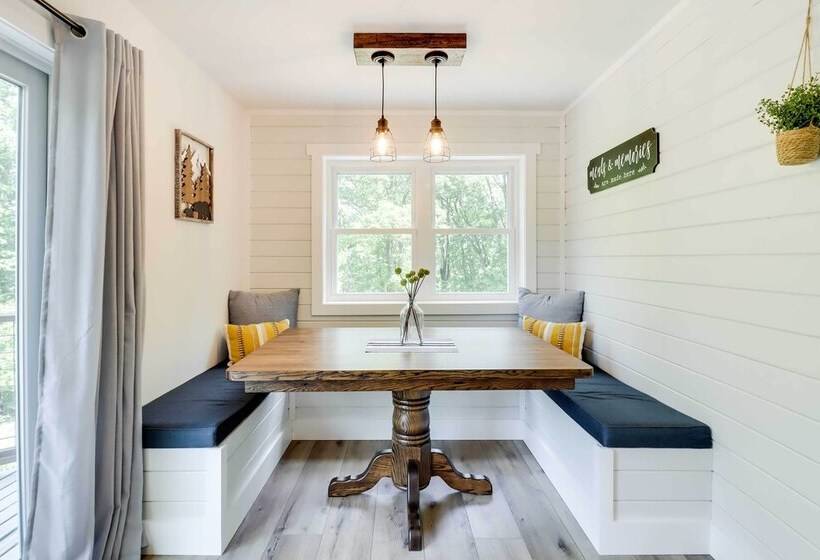 Milton Cabin W/ Fire Pit & Pickleball Court!