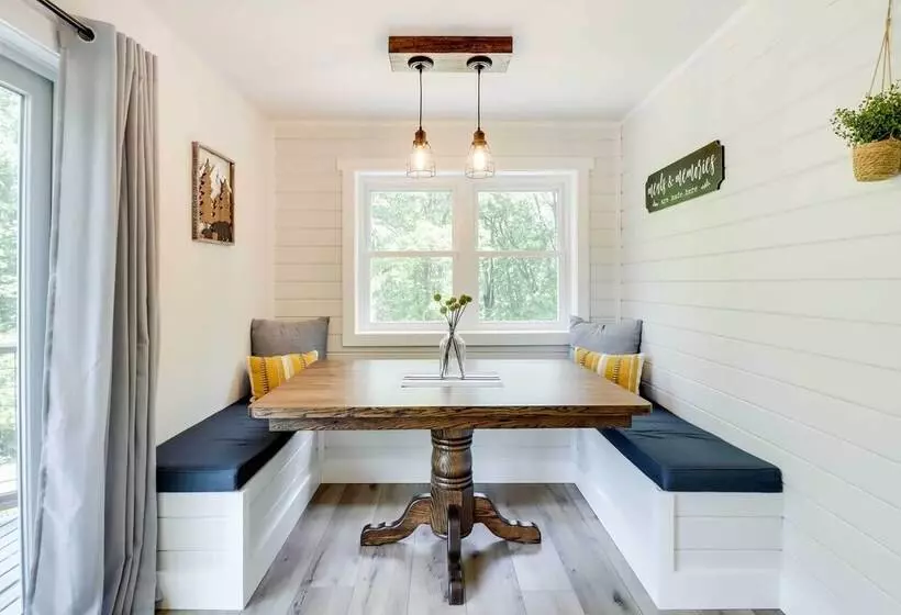 Milton Cabin W/ Fire Pit & Pickleball Court!