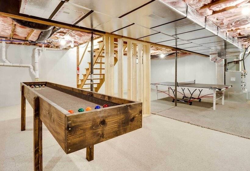 Milton Cabin W/ Fire Pit & Pickleball Court!