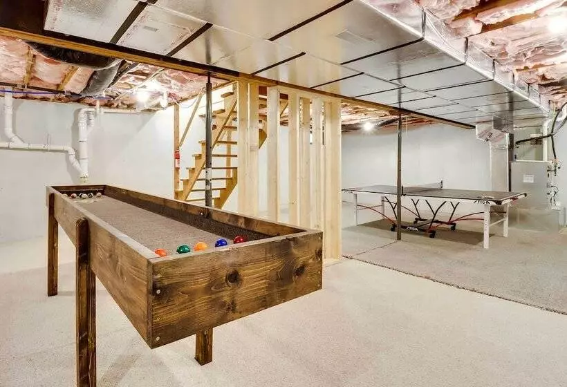 Milton Cabin W/ Fire Pit & Pickleball Court!