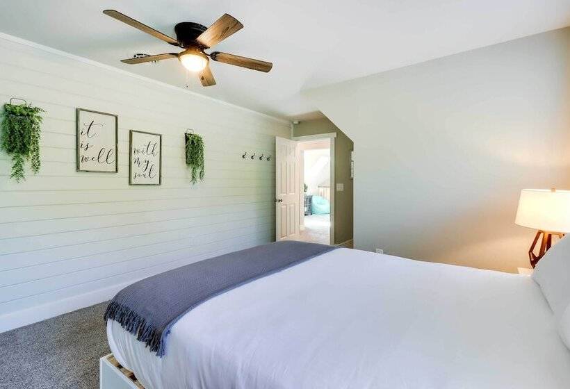 Milton Cabin W/ Fire Pit & Pickleball Court!