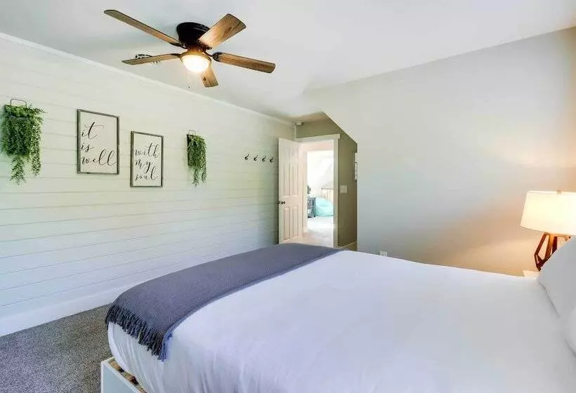 Milton Cabin W/ Fire Pit & Pickleball Court!