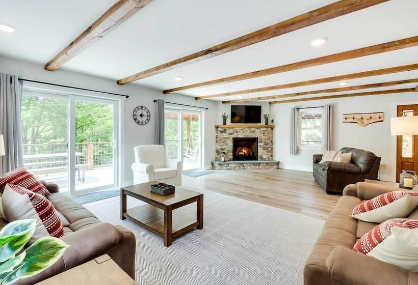 Milton Cabin W/ Fire Pit & Pickleball Court!