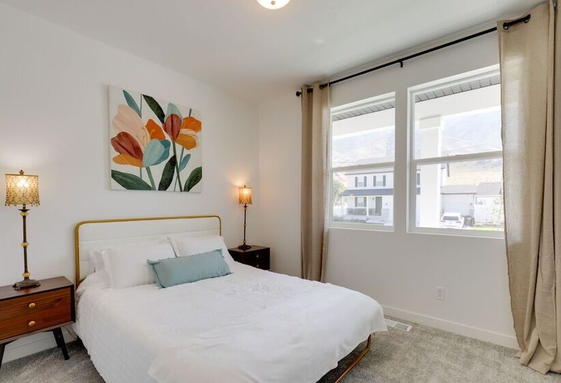 Modern Lake Point Home   1 Mi To Great Salt Lake!