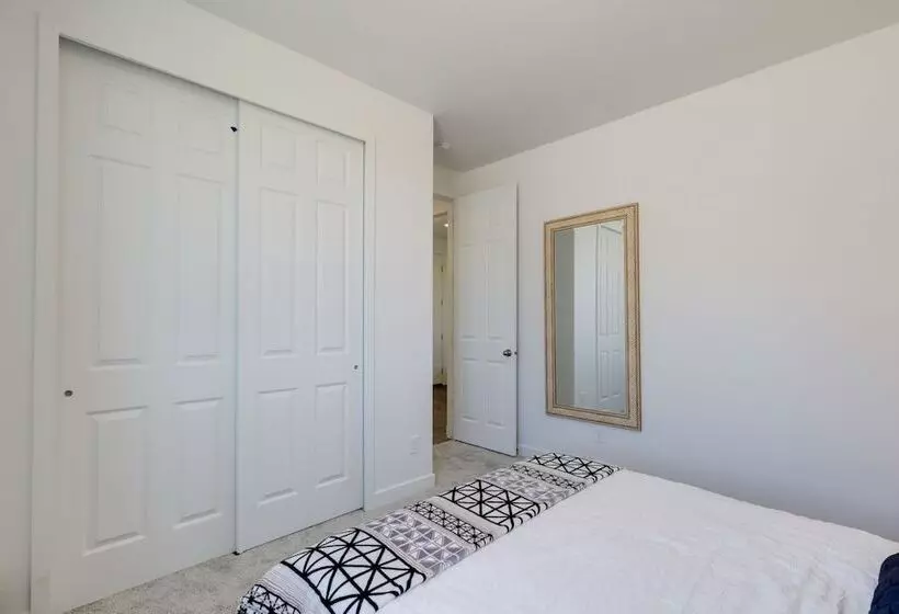 Modern Lake Point Home   1 Mi To Great Salt Lake!