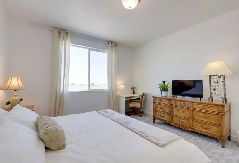 Modern Lake Point Home   1 Mi To Great Salt Lake!