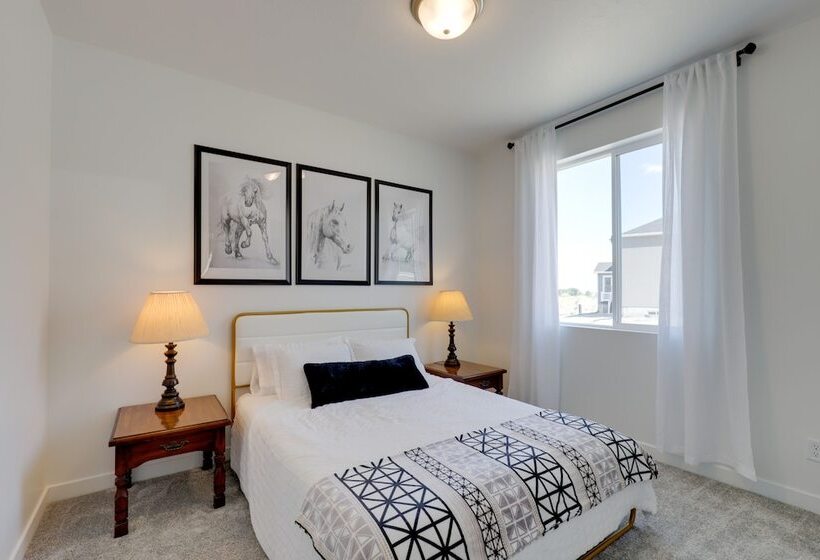 Modern Lake Point Home   1 Mi To Great Salt Lake!