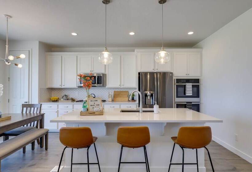 Modern Lake Point Home   1 Mi To Great Salt Lake!