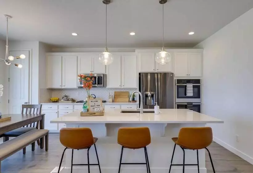 Modern Lake Point Home   1 Mi To Great Salt Lake!