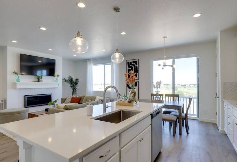 Modern Lake Point Home   1 Mi To Great Salt Lake!