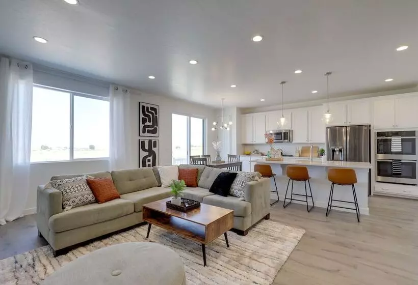 Modern Lake Point Home   1 Mi To Great Salt Lake!