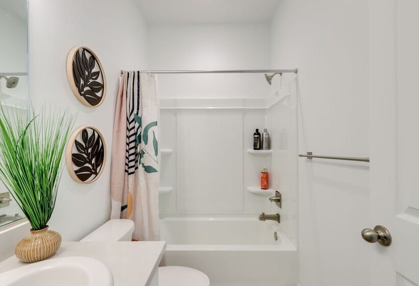 Modern Lake Point Home   1 Mi To Great Salt Lake!