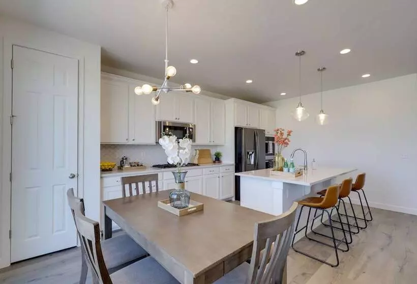 Modern Lake Point Home   1 Mi To Great Salt Lake!