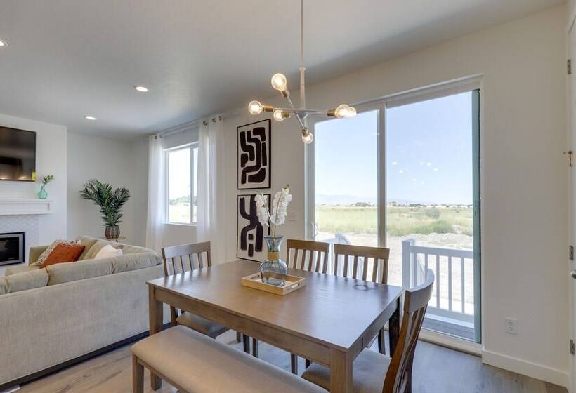 Modern Lake Point Home   1 Mi To Great Salt Lake!