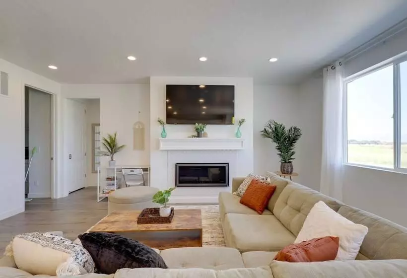 Modern Lake Point Home   1 Mi To Great Salt Lake!