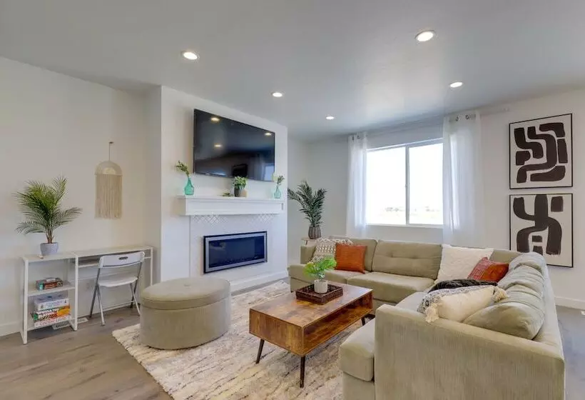 Modern Lake Point Home   1 Mi To Great Salt Lake!