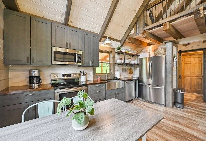 Modern Willis Cabin Retreat: 24 Acre Working Farm!