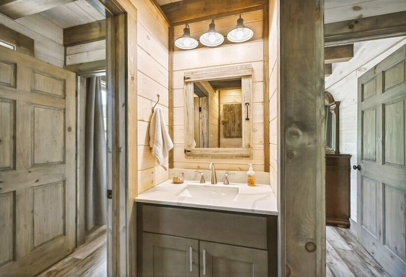 Modern Willis Cabin Retreat: 24 Acre Working Farm!