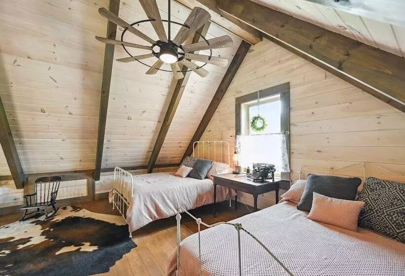 Modern Willis Cabin Retreat: 24 Acre Working Farm!