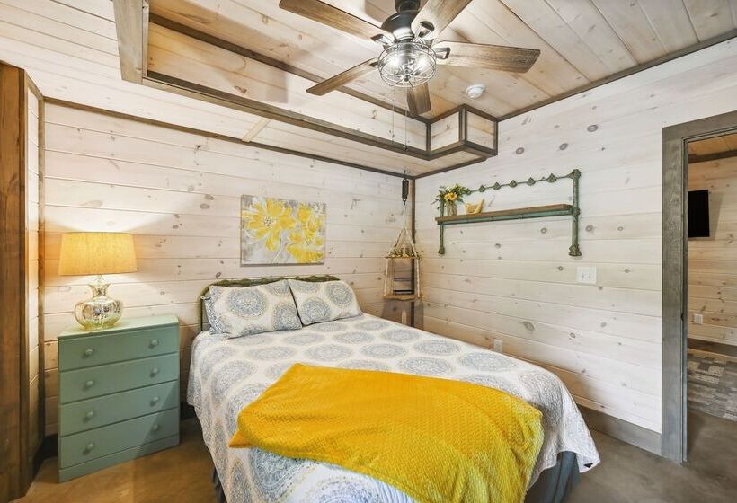 Modern Willis Cabin Retreat: 24 Acre Working Farm!