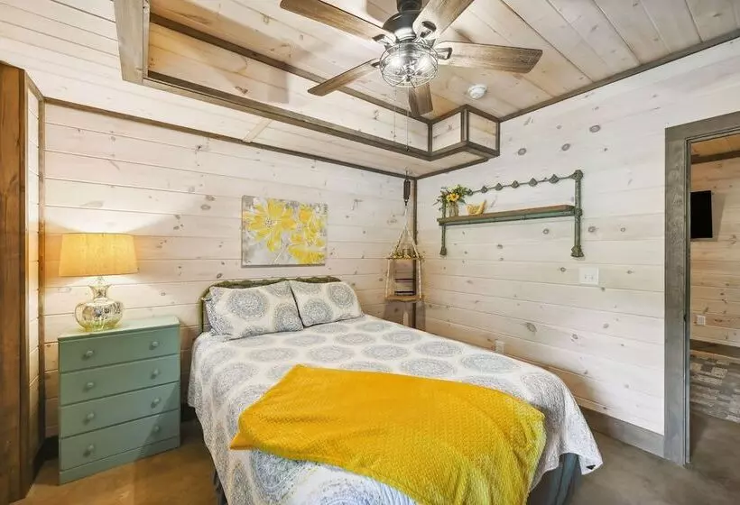 Modern Willis Cabin Retreat: 24 Acre Working Farm!