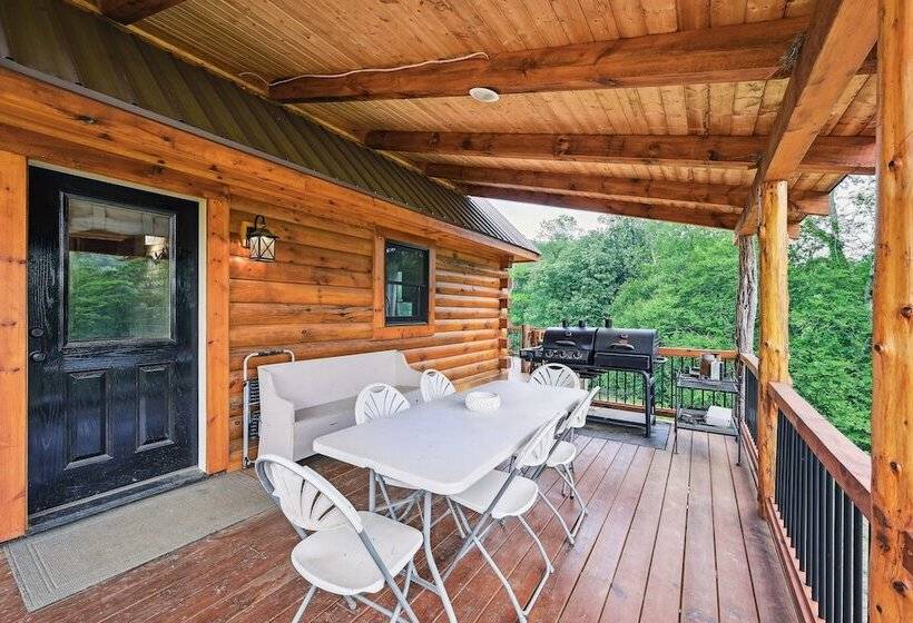 Modern Willis Cabin Retreat: 24 Acre Working Farm!