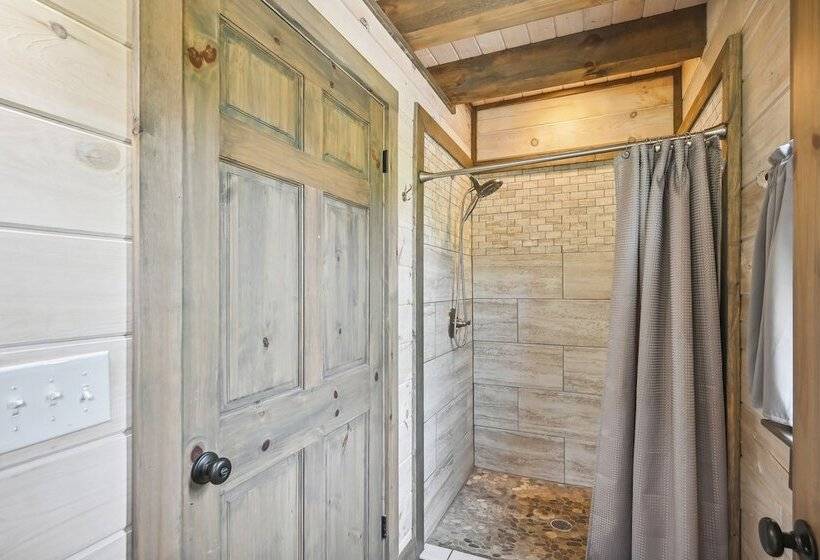 Modern Willis Cabin Retreat: 24 Acre Working Farm!